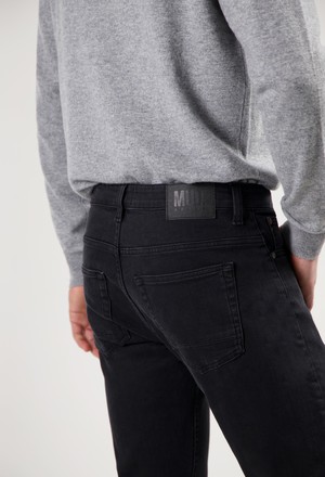 Rick Mid Slim - Stone Black from Mud Jeans
