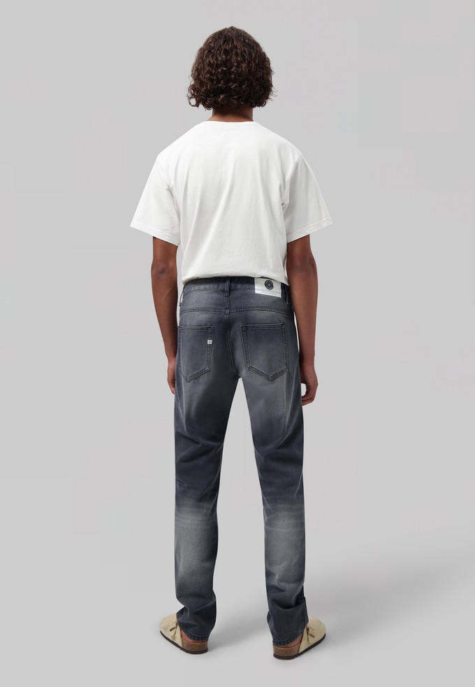 Extra Easy - Worn Black from Mud Jeans