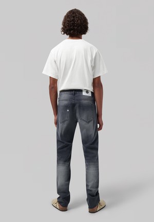 Extra Easy - Worn Black from Mud Jeans