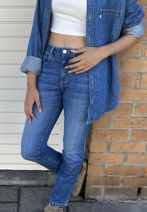 Faye Straight - Authentic Indigo Contrast from Mud Jeans