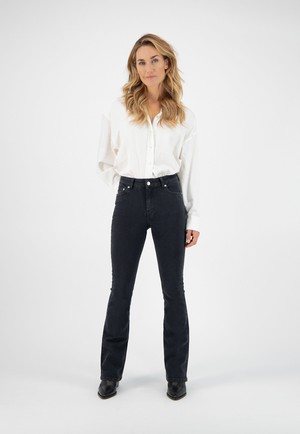 Flared Hazen - Stone Black from Mud Jeans
