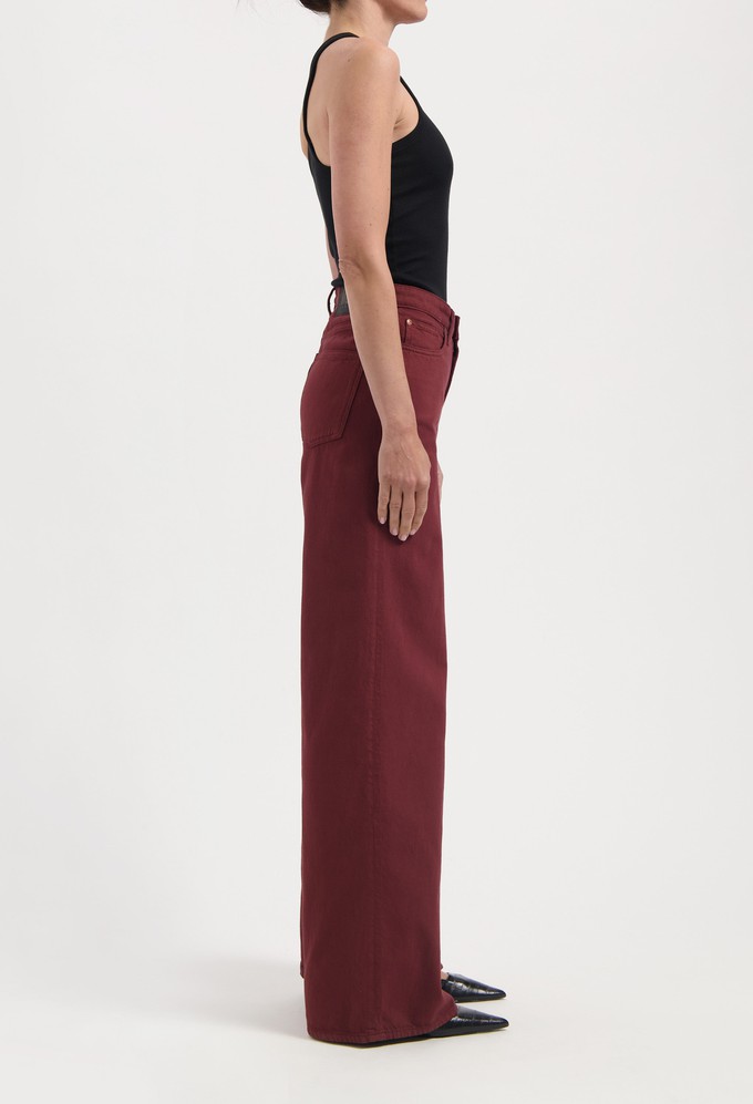 Sara High Loose Flow - Burgundy from Mud Jeans