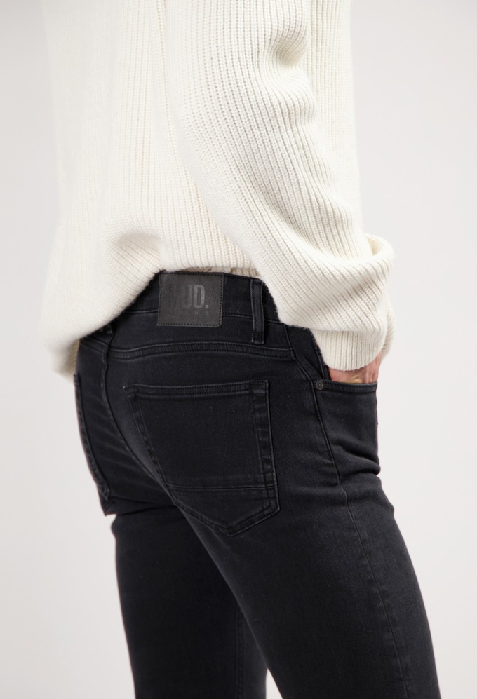 Bryce Mid Straight - Stone Black from Mud Jeans