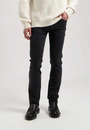 Bryce Mid Straight - Stone Black from Mud Jeans