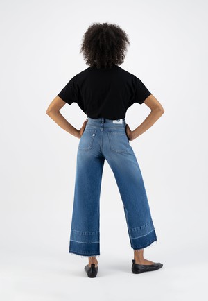 Sara Works Cropped - Medium Stone from Mud Jeans