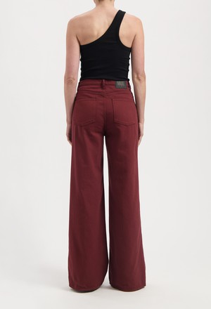 Sara High Loose Flow - Burgundy from Mud Jeans