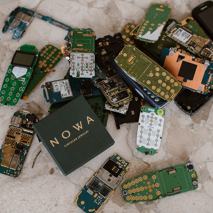 Solid as a Block - 14KT goud - navy from Nowa