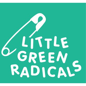 LITTLE GREEN RADICALS Baby buitenpakje van biokatoen met wolkjes from Olifant en Muis