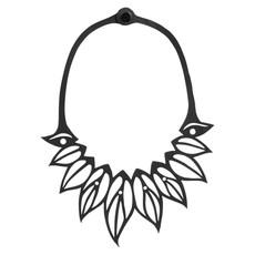 Zoe Recycled Rubber Leaf Necklace van Paguro Upcycle