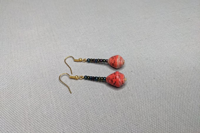 Pearl earrings made of recycled paper "Happy Bead" from PEARLS OF AFRICA