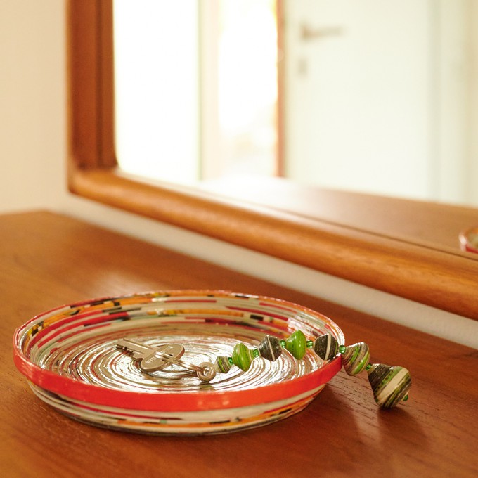 Small decorative tray made of recycled paper "Kampala S" from PEARLS OF AFRICA