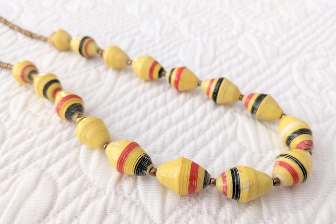 Timeless, chic, sustainable necklace with recycled paper beads "Hellen" from PEARLS OF AFRICA