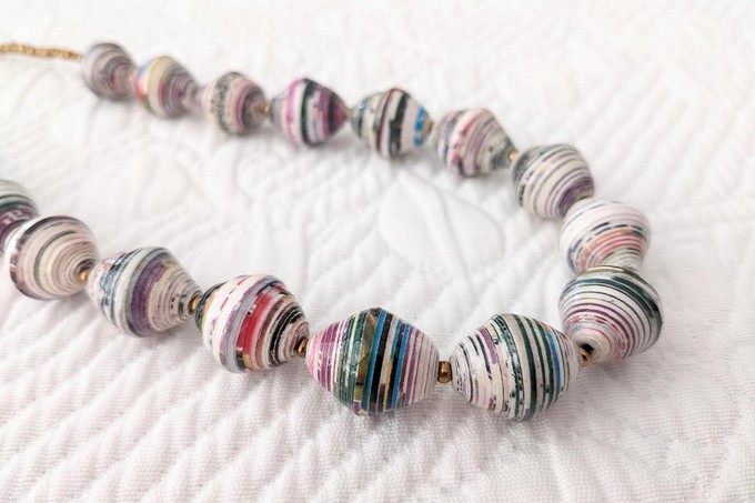 Timeless, chic, sustainable necklace with recycled paper beads "Hellen" from PEARLS OF AFRICA
