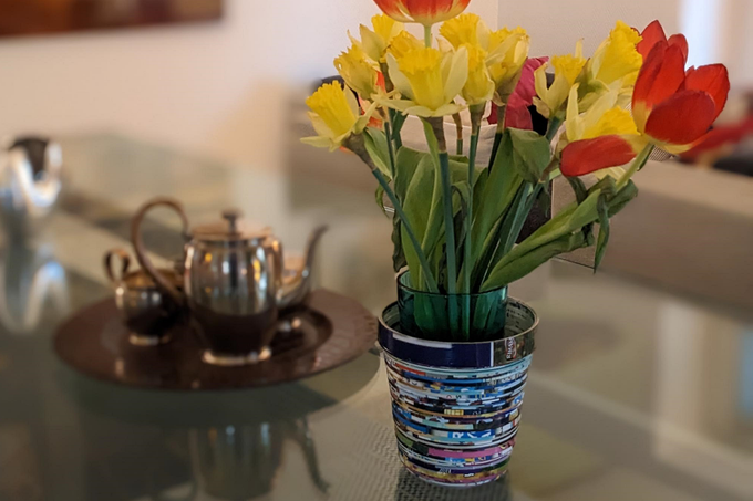 Colorful decorative cups made of recycled paper "GULU" from PEARLS OF AFRICA