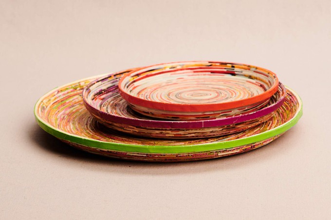 Medium-sized decorative tray made of recycled paper "Kampala M" from PEARLS OF AFRICA