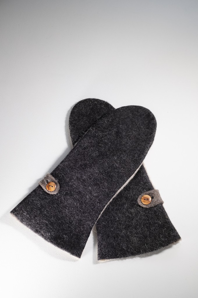 Long Mittens | black & blond natural wool felt from Pepavana