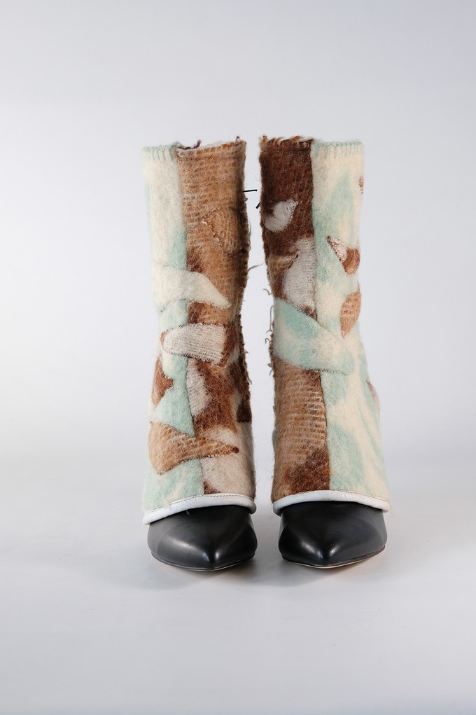 Tigra | unique gaiters from felted woollen blankets from Pepavana