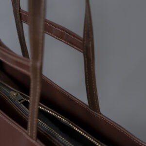 Brown Handbag with double grip from Pepavana