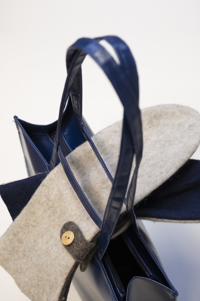 Mittens | blond, navy blue & brown from Pepavana