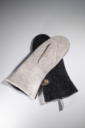 Long Mittens | black & blond natural wool felt from Pepavana