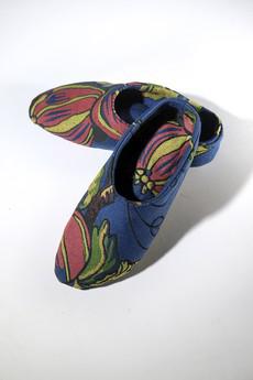 Moroccan-style carpet slippers Blue & Fruity via Pepavana