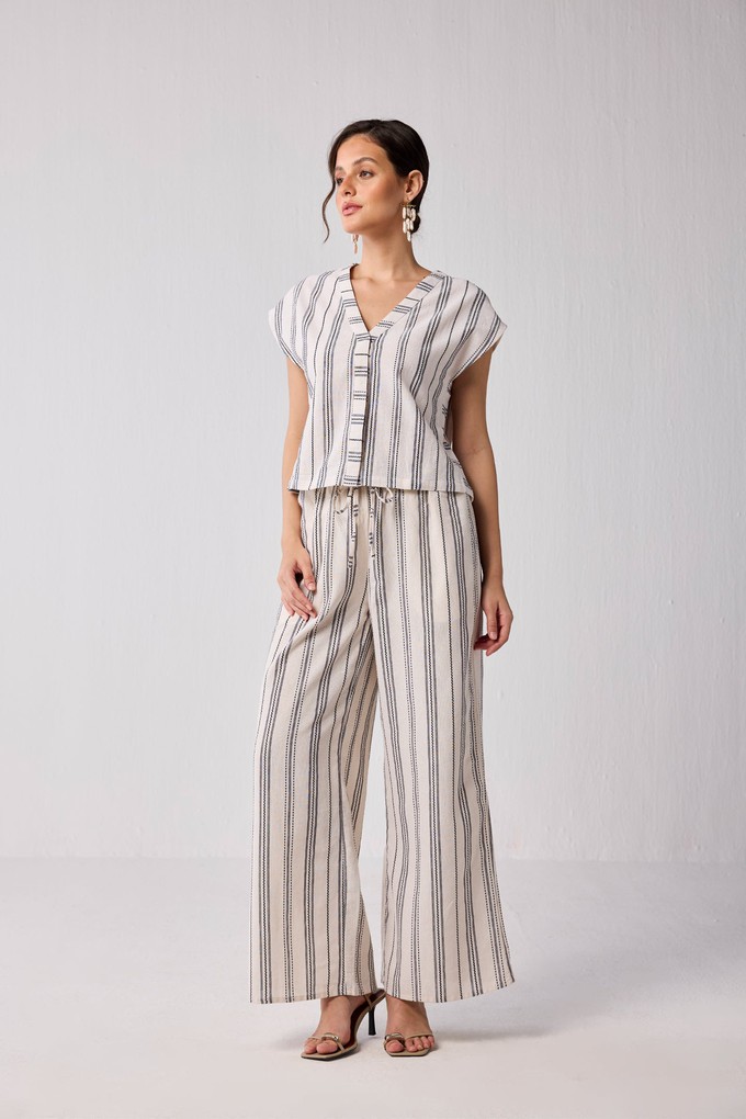 Striped Matching Set with Wide-Leg Pants and V-neck Top from Reistor