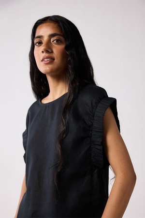 Hemp Top with Gathered Sleeve Detail in Black from Reistor