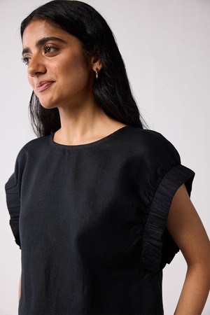 Hemp Top with Gathered Sleeve Detail in Black from Reistor