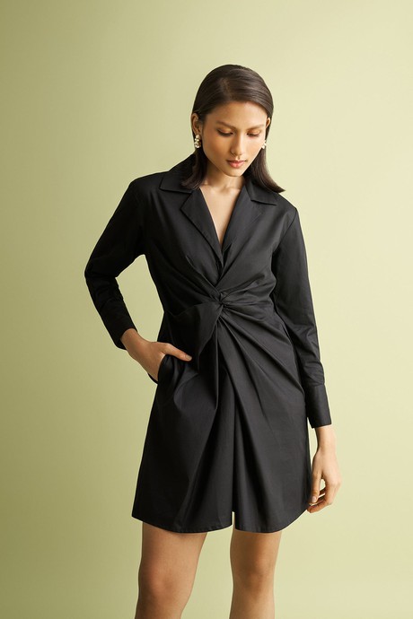 Front Twist Dress in Black from Reistor
