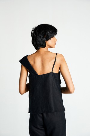 The Wandering Wave Top in Black from Reistor