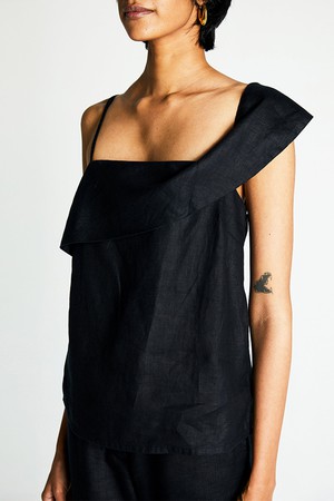The Wandering Wave Top in Black from Reistor