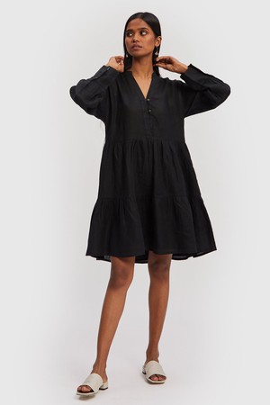 V-neck Tiered Dress in Black from Reistor