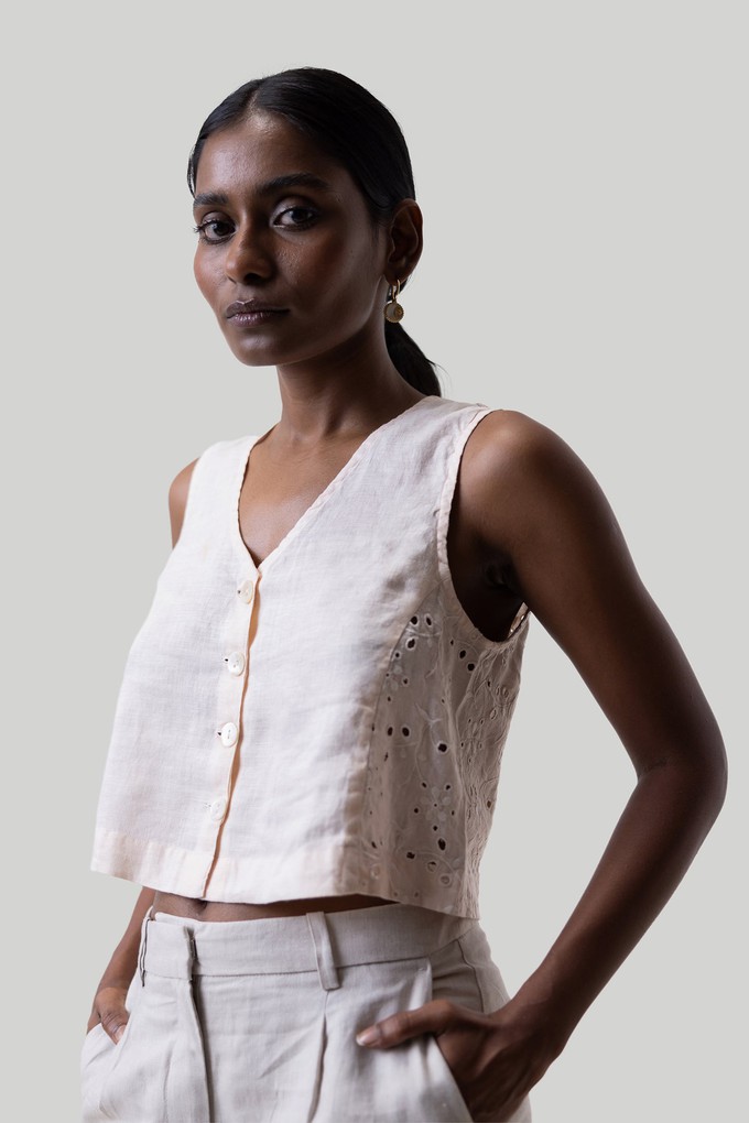 Cropped Vest Shirt in Pink Embroidery from Reistor