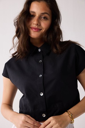 Oversized Crop Shirt in Black from Reistor
