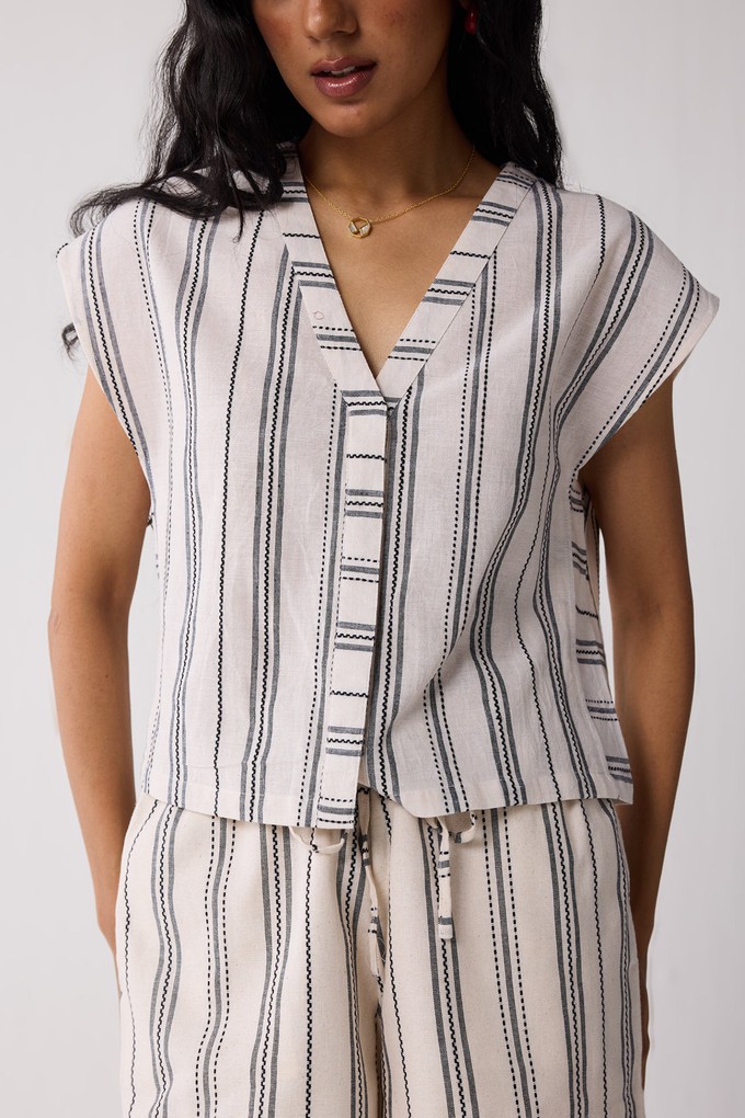 Striped Matching Set with Wide-Leg Pants and V-neck Top from Reistor