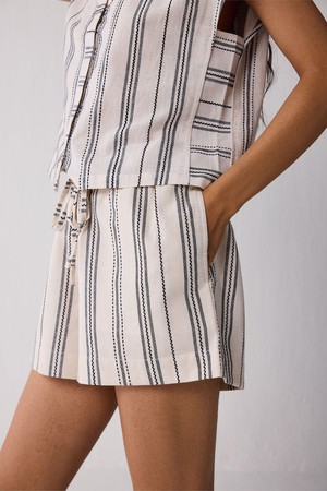 Regular Drawstring Shorts in Stripes from Reistor
