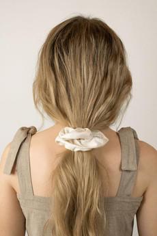 Scrunchie Aurora Wit via Shop Like You Give a Damn