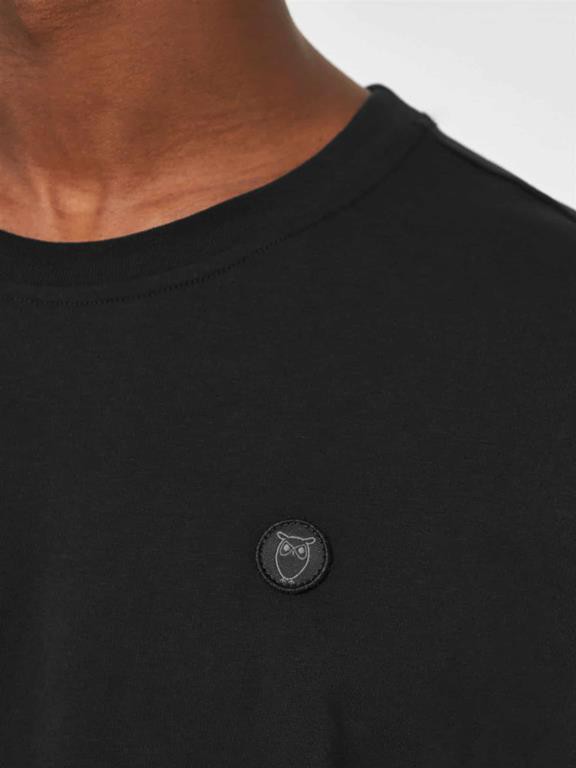 T-Shirt Badge Zwart from Shop Like You Give a Damn