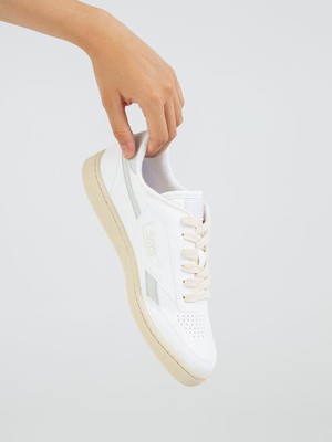 Sneaker Modelo '89 Lichtgrijs from Shop Like You Give a Damn