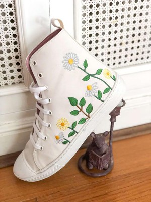 Sneakers Daisies' Garden Wit from Shop Like You Give a Damn