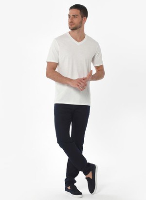 Basic T-Shirt V-Hals Off White from Shop Like You Give a Damn