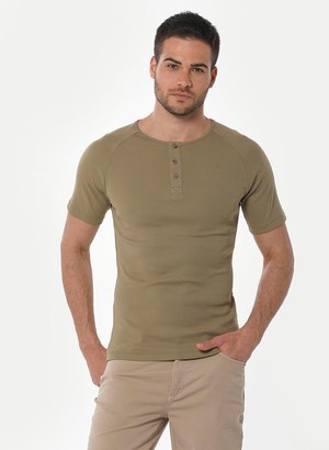 Henley T-Shirt Olijfgroen from Shop Like You Give a Damn