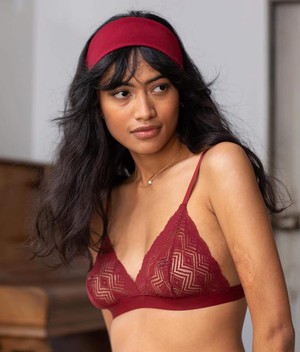 Bralette Dawa Rood from Shop Like You Give a Damn