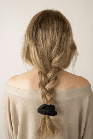 Scrunchie Aurora Zwart from Shop Like You Give a Damn