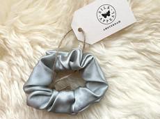 Zijden scrunchie - zilvergrijs via Silk Appeal