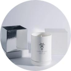 Scented Candle The World - 60 Hours van Skin Matter