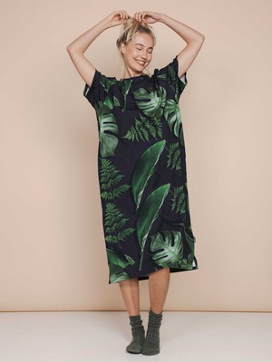 Dark Forest Relaxed Tee Dress Dames from SNURK