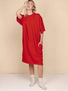 Slow Red Relaxed Tee Dress Dames via SNURK