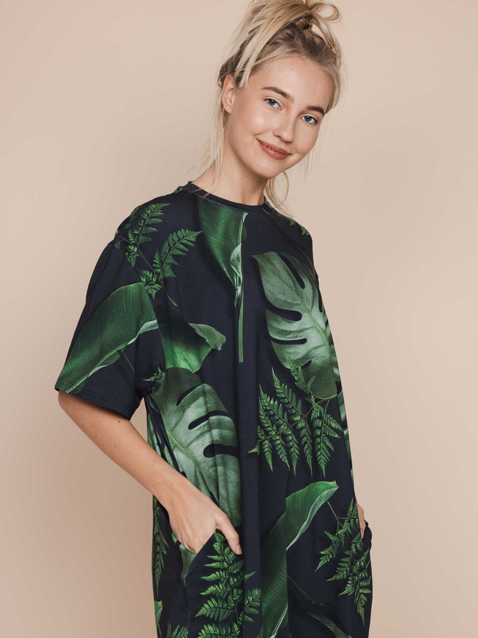 Dark Forest Relaxed Tee Dress Dames from SNURK