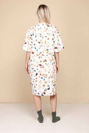 Terrazzo Relaxed Tee Dress Dames from SNURK